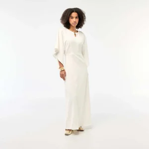 Robe longue crêpée avec bijou doré BLANC