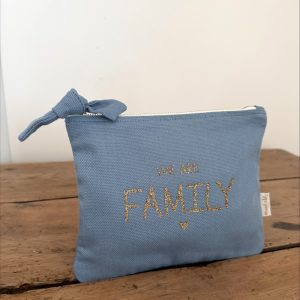 POCHETTE BLEU WE ARE FAMILY-MARCEL ET LILY